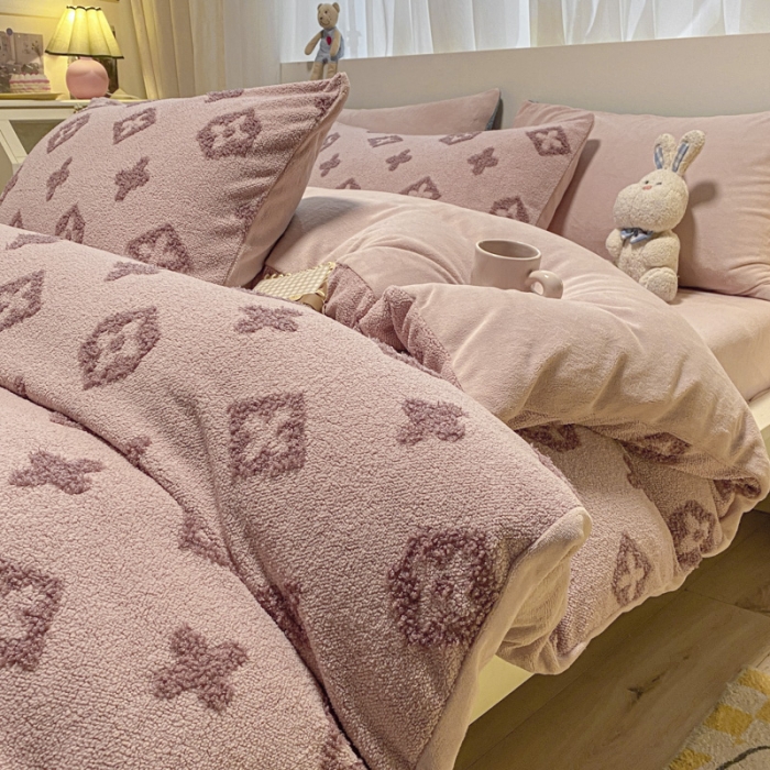 91家纺网 家纺一手货源 找家纺 奥汀洛2023加厚保暖泰迪绒提花全消光牛奶绒四件套-暖阳