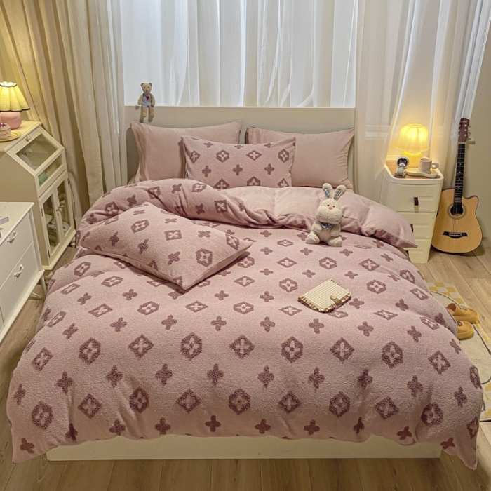 91家纺网 家纺一手货源 找家纺 奥汀洛2023加厚保暖泰迪绒提花全消光牛奶绒四件套-暖阳