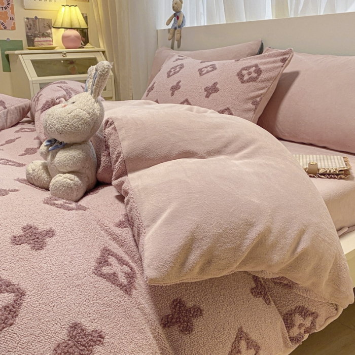 91家纺网 家纺一手货源 找家纺 奥汀洛2023加厚保暖泰迪绒提花全消光牛奶绒四件套-暖阳