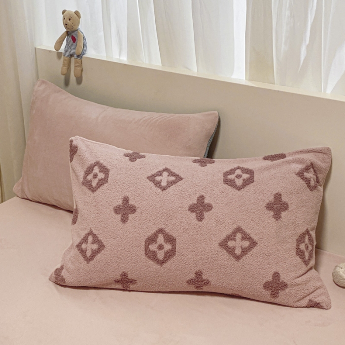 91家纺网 家纺一手货源 找家纺 奥汀洛2023加厚保暖泰迪绒提花全消光牛奶绒四件套-暖阳