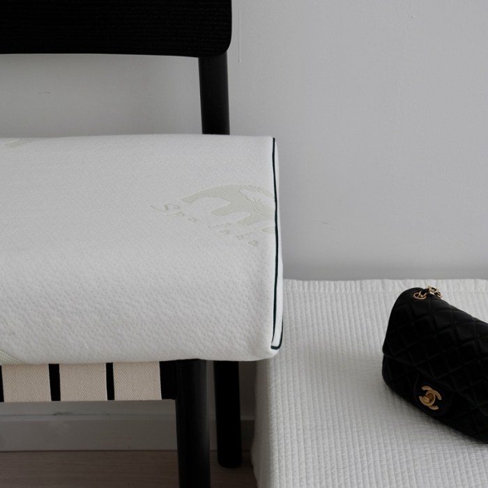 91家纺网 家纺一手货源 找家纺 （总）觉物 新款斯里兰卡进口乳胶枕系列波浪枕40*60cm