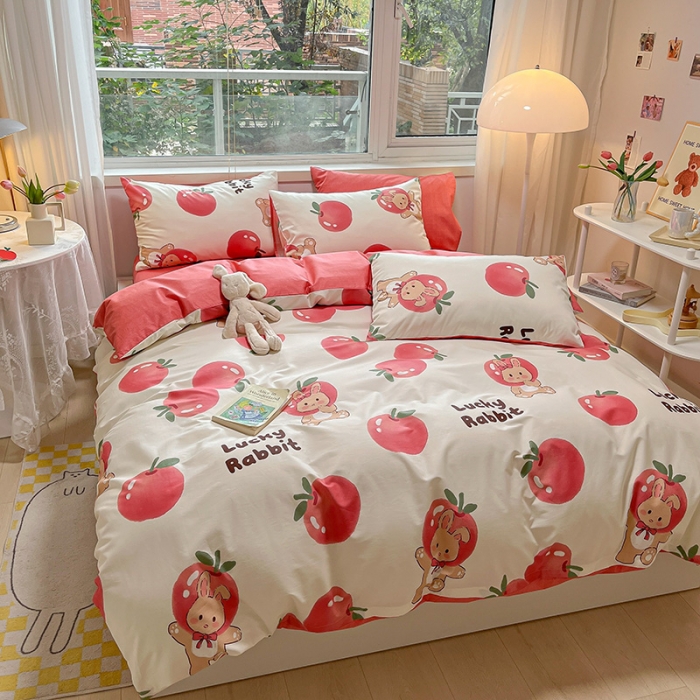 91家纺网 家纺一手货源 找家纺 金丝鸟 2023春夏新品舒适全棉斜纹四件套 苹果小可爱