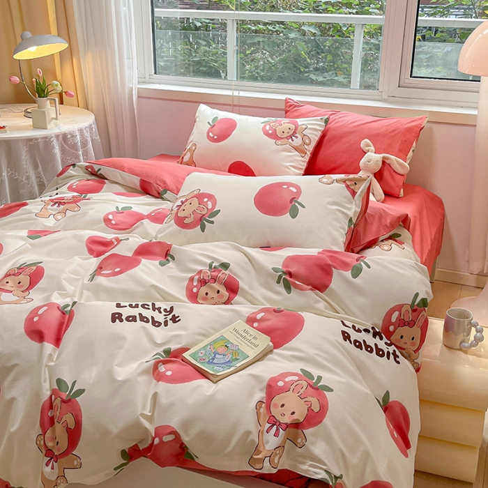 91家纺网 家纺一手货源 找家纺 金丝鸟 2023春夏新品舒适全棉斜纹四件套 苹果小可爱