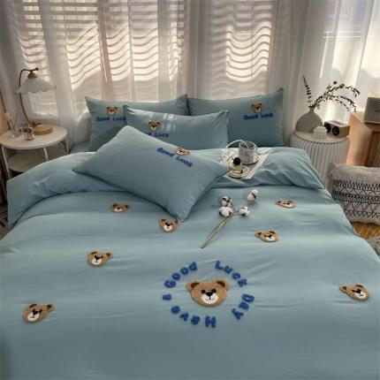 91家纺网 家纺一手货源 找家纺 2023新款小熊毛巾绣水洗棉四件套 绿小熊