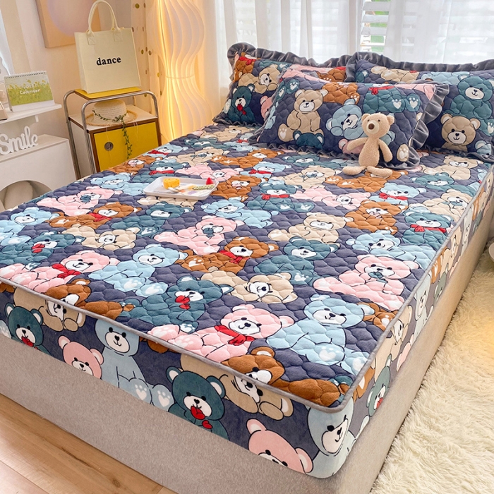 91家纺网 家纺一手货源 找家纺 2025美达秋冬爆款牛奶绒印花床笠三件套单床笠酷酷熊