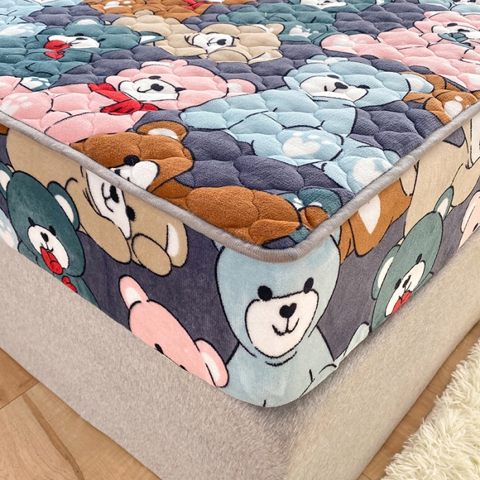 91家纺网 家纺一手货源 找家纺 2025美达秋冬爆款牛奶绒印花床笠三件套单床笠酷酷熊