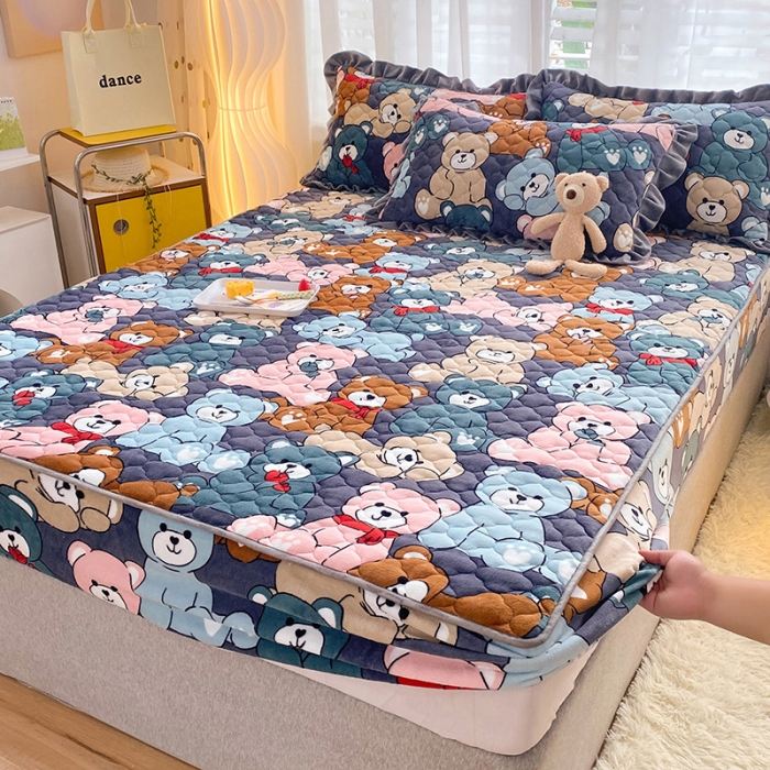 91家纺网 家纺一手货源 找家纺 2025美达秋冬爆款牛奶绒印花床笠三件套单床笠酷酷熊