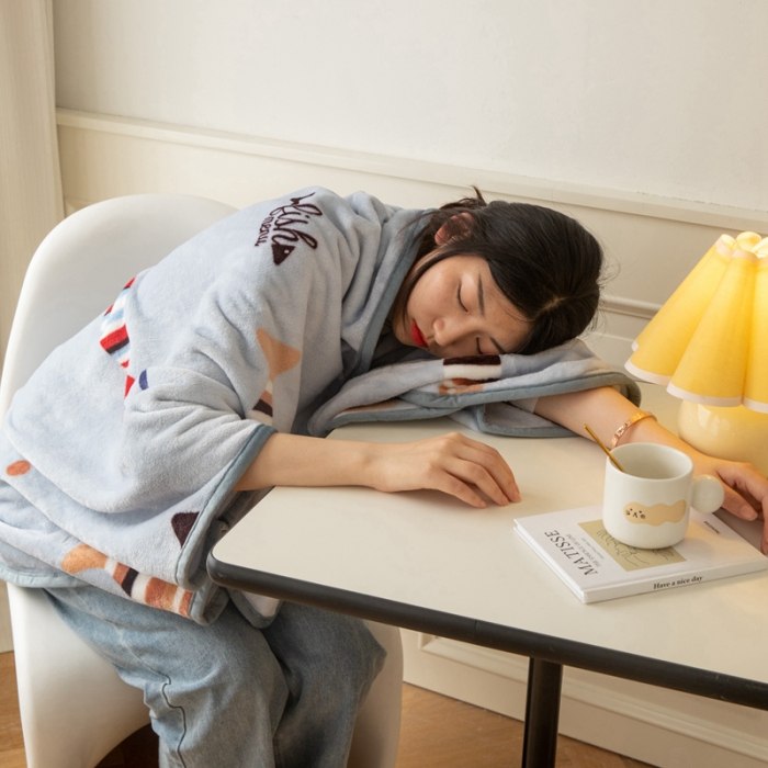 91家纺网 家纺一手货源 找家纺 美伦美焕直播爆款加厚小清新牛奶绒空调毯披肩毯午睡毛毯好多鱼