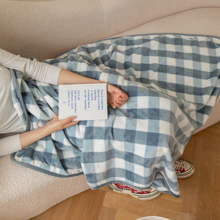 91家纺网 家纺一手货源 找家纺 美伦美焕直播爆款加厚小清新牛奶绒空调毯披肩毯午睡毛毯蓝小格