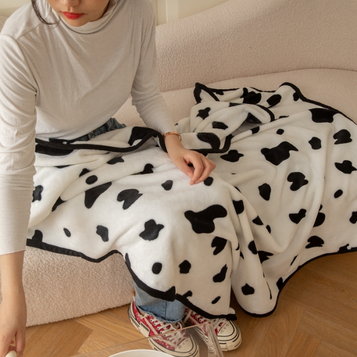 91家纺网 家纺一手货源 找家纺 美伦美焕直播爆款加厚小清新牛奶绒空调毯披肩毯午睡毛毯奶牛宝宝