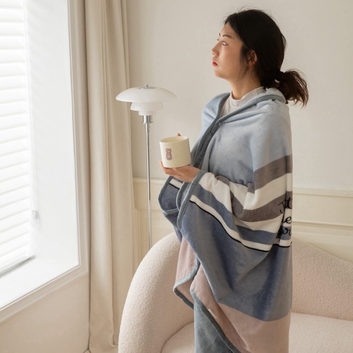 91家纺网 家纺一手货源 找家纺 美伦美焕直播爆款加厚小清新牛奶绒空调毯披肩毯午睡毛毯条纹风尚