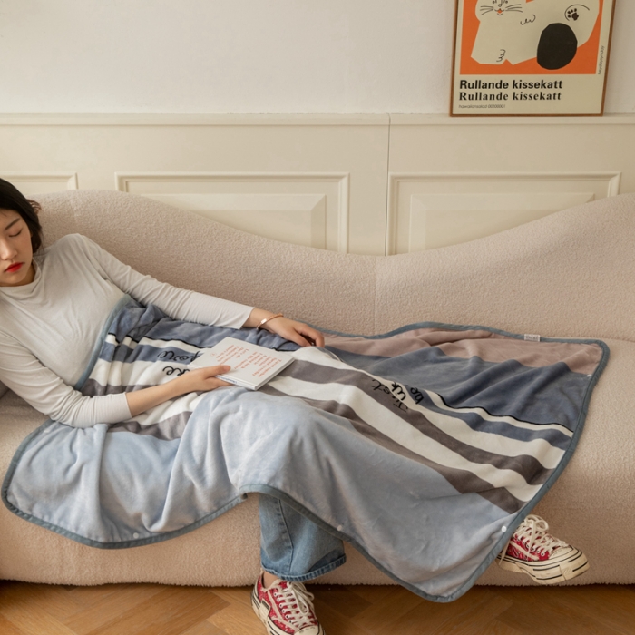 91家纺网 家纺一手货源 找家纺 美伦美焕直播爆款加厚小清新牛奶绒空调毯披肩毯午睡毛毯条纹风尚