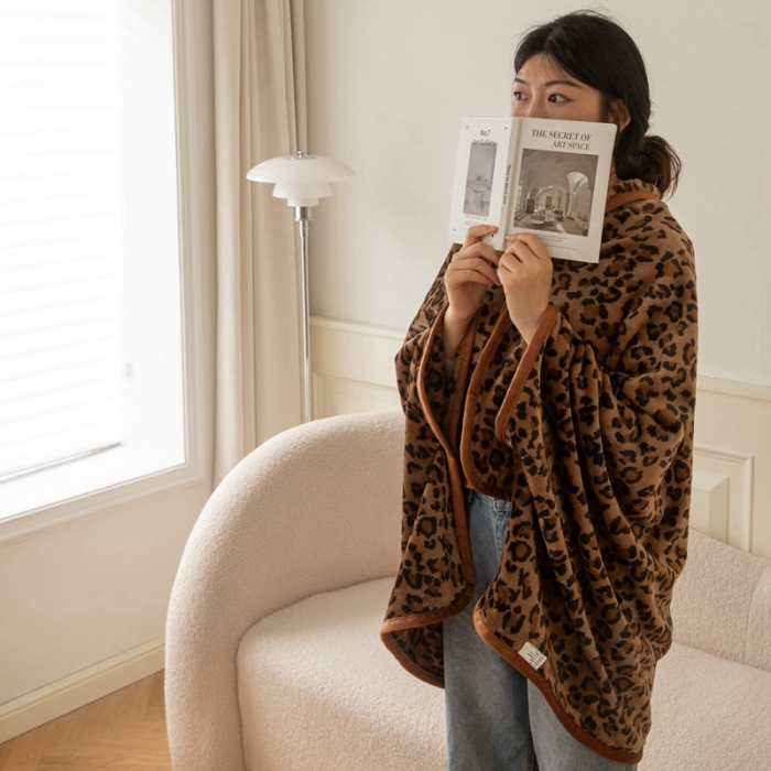 91家纺网 家纺一手货源 找家纺 美伦美焕直播爆款加厚小清新牛奶绒空调毯披肩毯午睡毛毯小豹纹