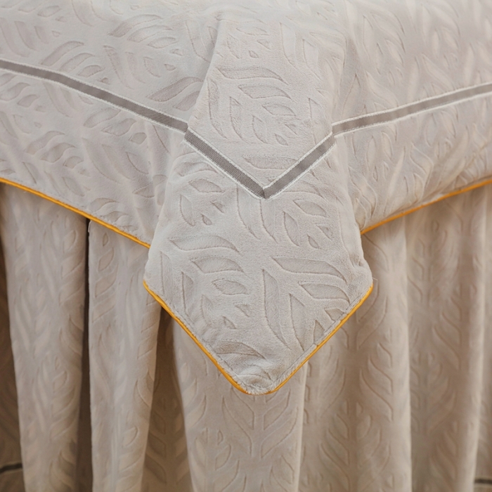 91家纺网 家纺一手货源 找家纺 莉人坊 2023时尚典雅裙摆3D压花德绒美容床罩 时尚典雅-浅灰色德绒