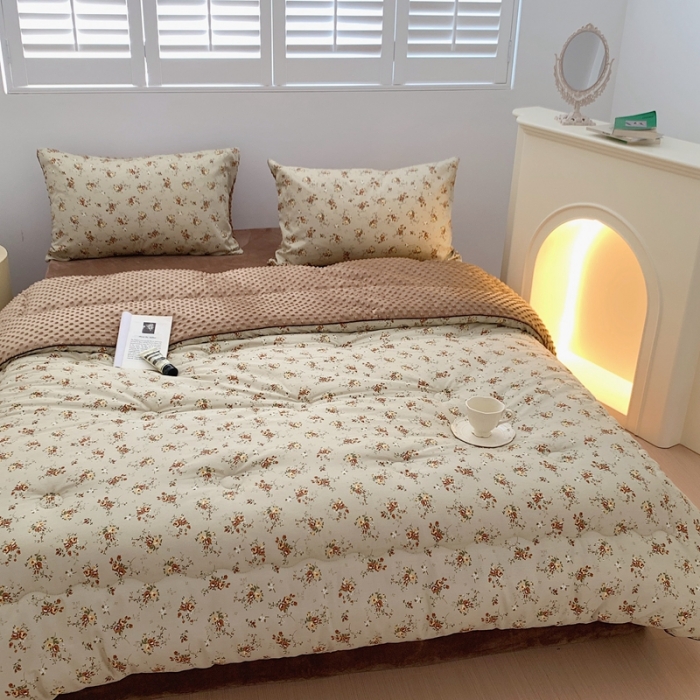 91家纺网 家纺一手货源 找家纺 星期八 2022新款复古碎花豆豆被 复古花花