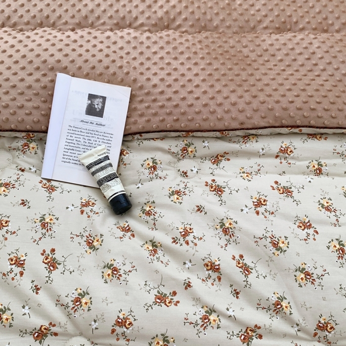 91家纺网 家纺一手货源 找家纺 星期八 2022新款复古碎花豆豆被 复古花花