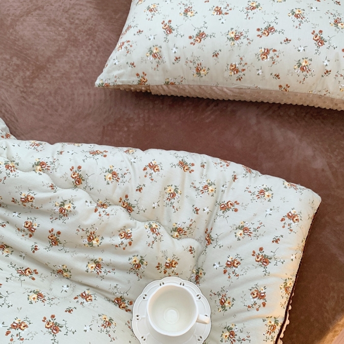 91家纺网 家纺一手货源 找家纺 星期八 2022新款复古碎花豆豆被 复古花花