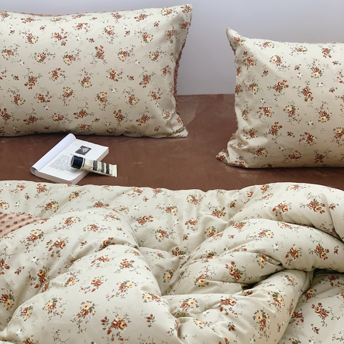 91家纺网 家纺一手货源 找家纺 星期八 2022新款复古碎花豆豆被 复古花花