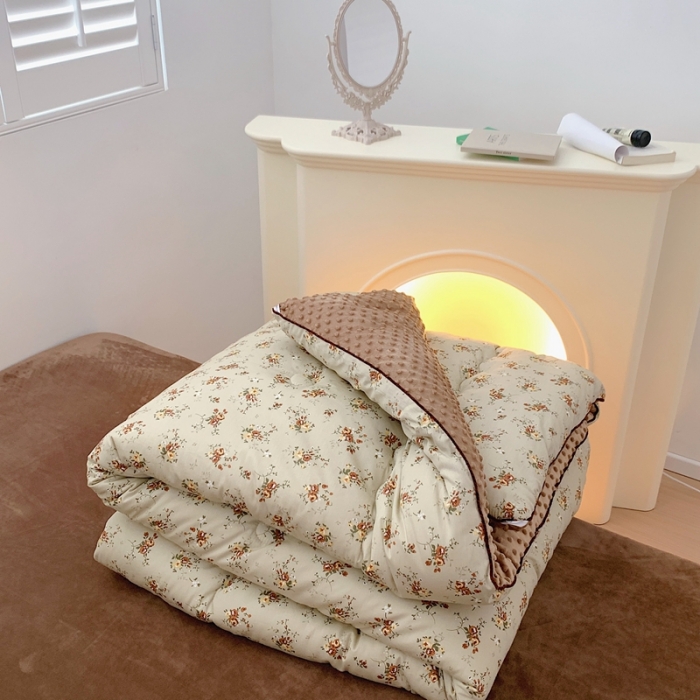 91家纺网 家纺一手货源 找家纺 星期八 2022新款复古碎花豆豆被 复古花花