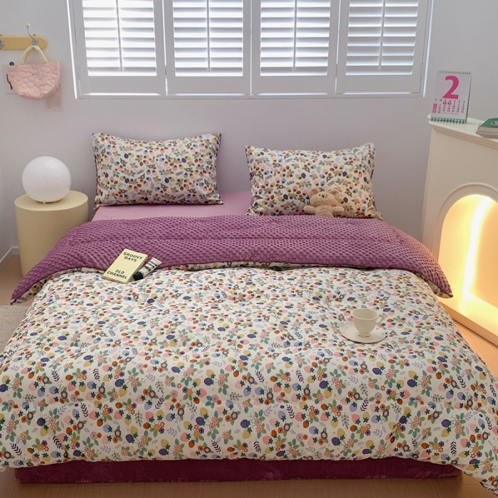 91家纺网 家纺一手货源 找家纺 星期八 2022新款复古碎花豆豆被 花间草莓