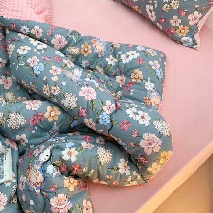 91家纺网 家纺一手货源 找家纺 星期八 2022新款复古碎花豆豆被 梦幻花园兔