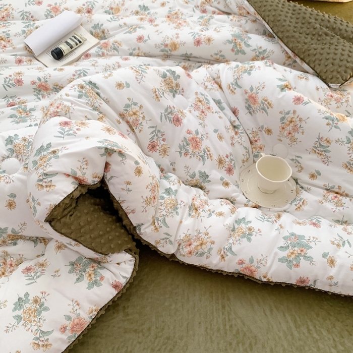 91家纺网 家纺一手货源 找家纺 星期八 2022新款复古碎花豆豆被 邂逅