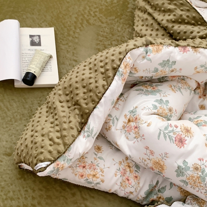 91家纺网 家纺一手货源 找家纺 星期八 2022新款复古碎花豆豆被 邂逅