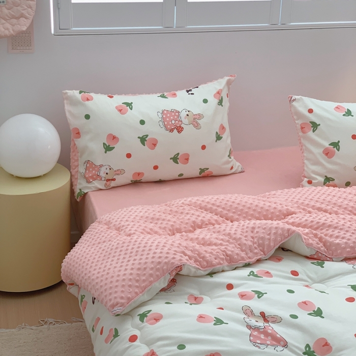 91家纺网 家纺一手货源 找家纺 星期八 2022新款复古碎花豆豆被 郁金香小兔