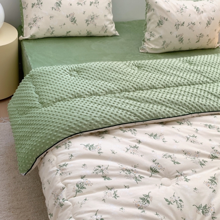 91家纺网 家纺一手货源 找家纺 星期八 2022新款复古碎花豆豆被 栀子花开