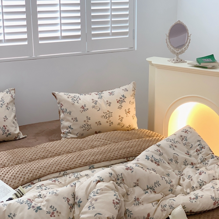 91家纺网 家纺一手货源 找家纺 星期八 2022新款复古碎花豆豆被 仲夏夜之梦