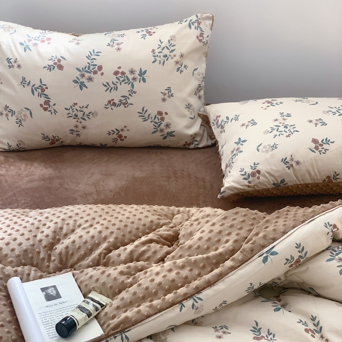 91家纺网 家纺一手货源 找家纺 星期八 2022新款复古碎花豆豆被 仲夏夜之梦