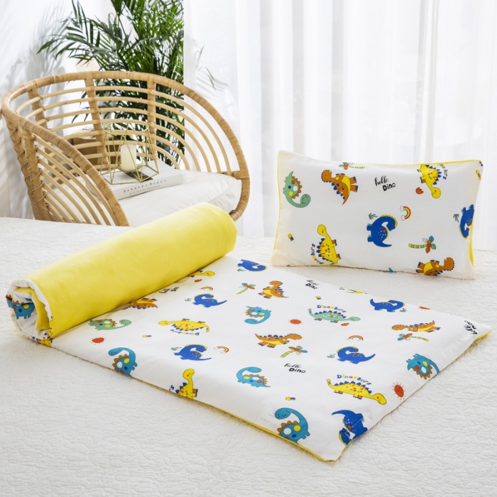 91家纺网 家纺一手货源 找家纺 乐秀 2024新款幼儿园双面四季款儿童床垫套+床垫芯彩虹恐龙