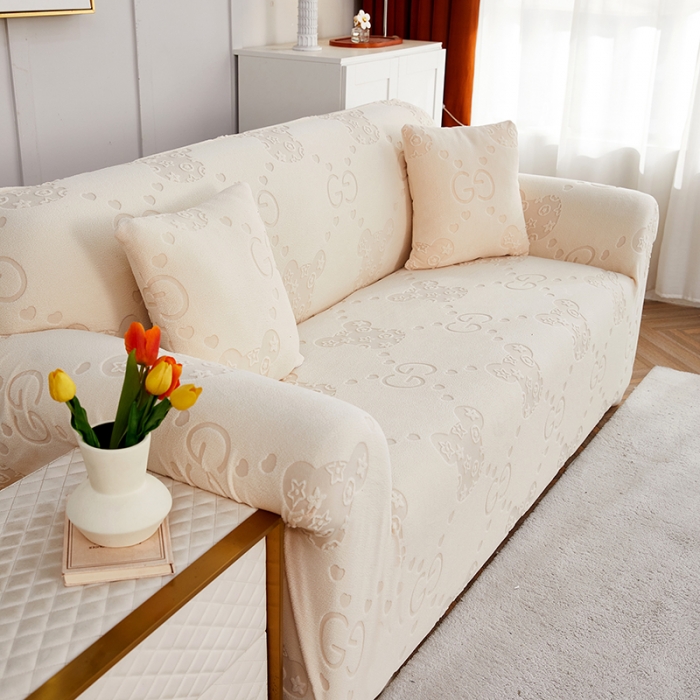 91家纺网 家纺一手货源 找家纺 逐日沙发套 2023新款提花绒直排沙发套 酷熊-米黄