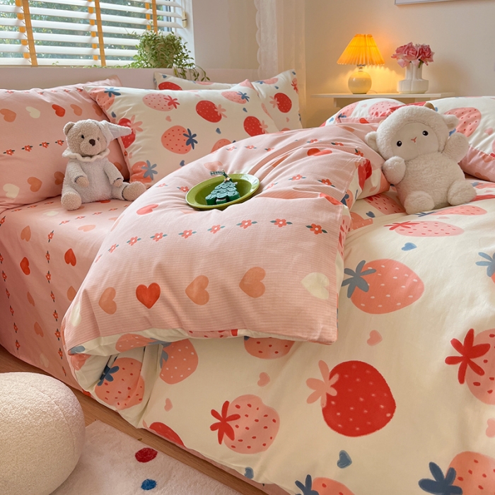 91家纺网 家纺一手货源 找家纺 金丝鸟 2023春夏新品40s全棉13070花卉四件套 草莓园