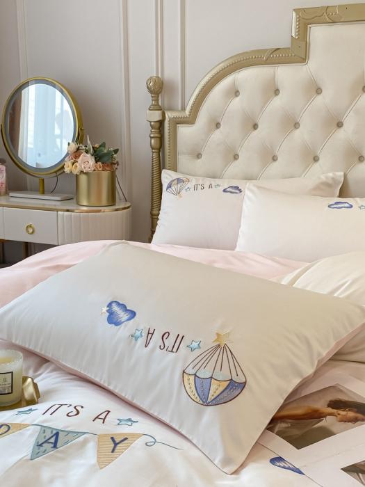 91家纺网 家纺一手货源 找家纺 清新高级感春夏新品双面100纯棉刺绣四件套全棉绣花长绒棉床单 浪漫满屋-粉白