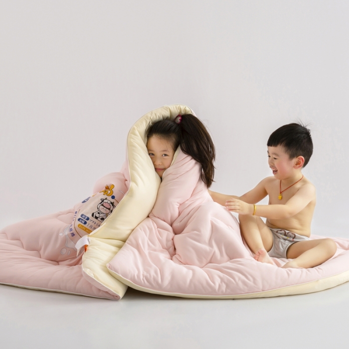 91家纺网 家纺一手货源 找家纺 佳居缘2023新款AB双拼糯糯元气奶盖懒人被 草莓奶芙-粉黄