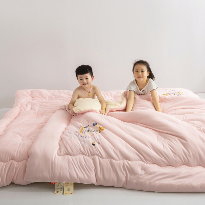 91家纺网 家纺一手货源 找家纺 佳居缘2023新款AB双拼糯糯元气奶盖懒人被 草莓奶芙-粉黄