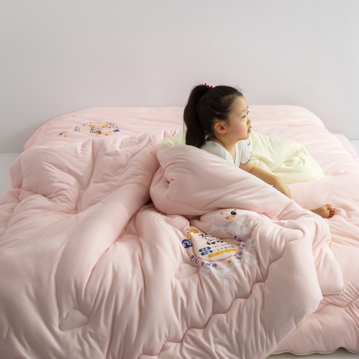 91家纺网 家纺一手货源 找家纺 佳居缘2023新款AB双拼糯糯元气奶盖懒人被 草莓奶芙-粉黄