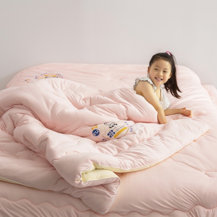 91家纺网 家纺一手货源 找家纺 佳居缘2023新款AB双拼糯糯元气奶盖懒人被 草莓奶芙-粉黄