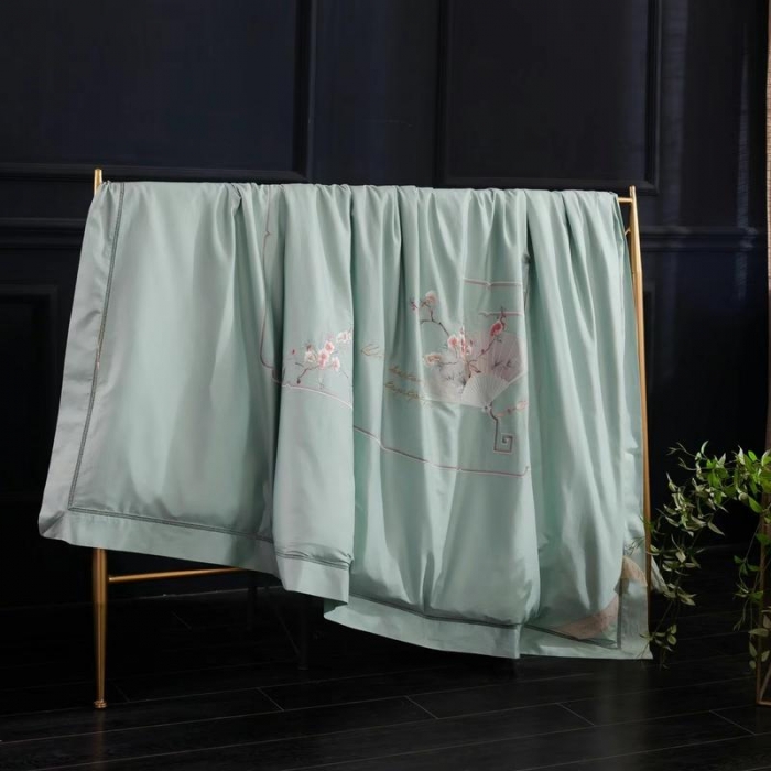 91家纺网 家纺一手货源 找家纺 （总）畅畅 2023新款60长绒棉刺绣羽丝棉被被子被芯