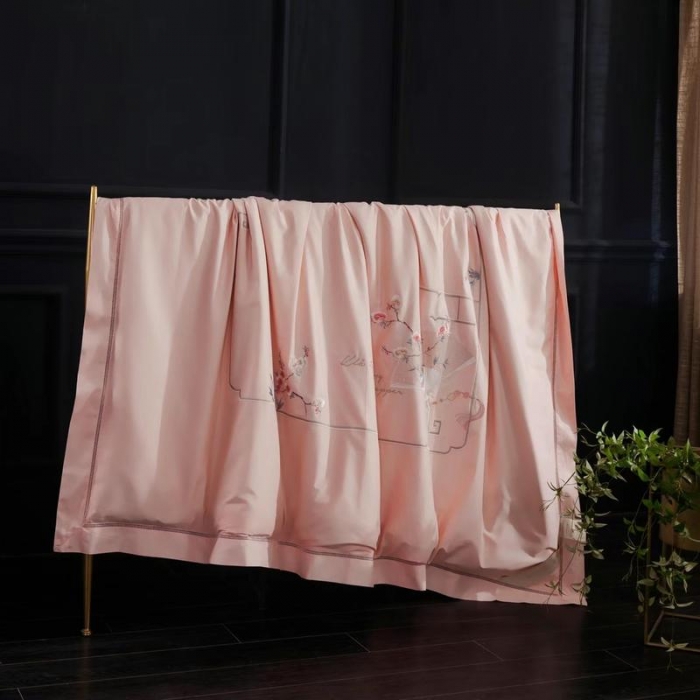 91家纺网 家纺一手货源 找家纺 （总）畅畅 2023新款60长绒棉刺绣羽丝棉被被子被芯