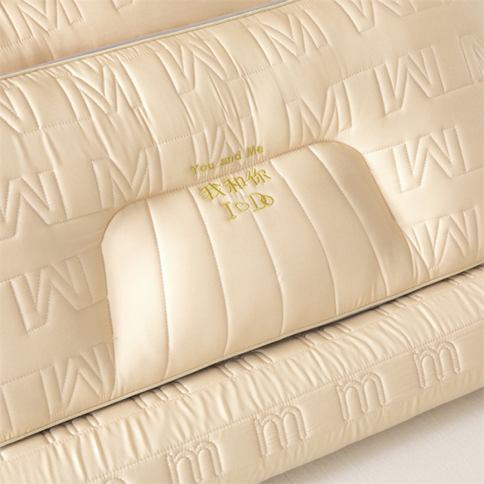 91家纺网 家纺一手货源 找家纺 爱来伊 2023新款乳胶牵引枕头 尊贵黄