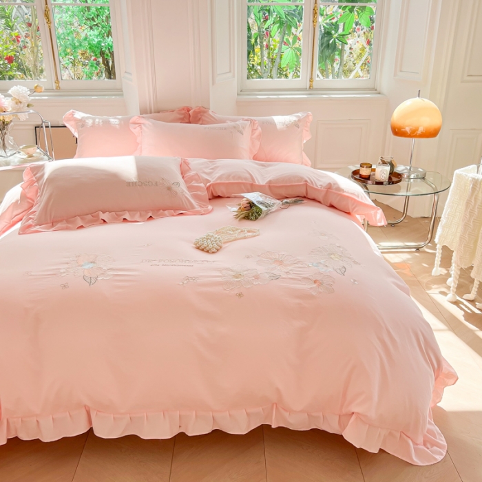 91家纺网 家纺一手货源 找家纺 ab家纺 2023新款满绣水洗棉四件套 浅粉