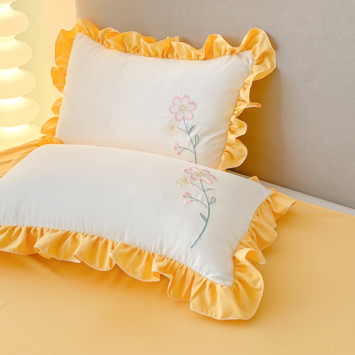 91家纺网 家纺一手货源 找家纺 富盛 2024新款水洗亲肤棉刺绣四件套公主风四件套 幸运花—白