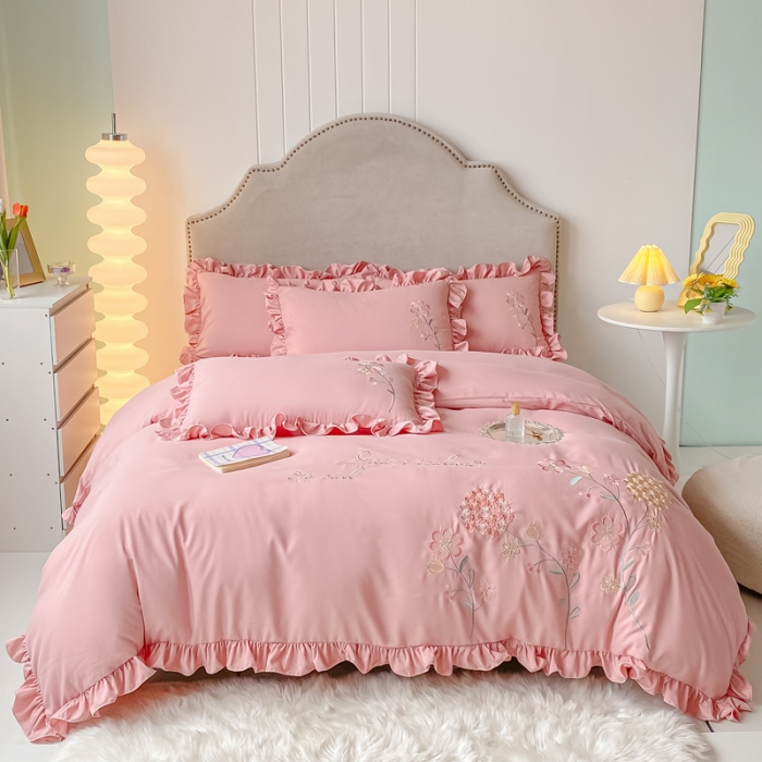 91家纺网 家纺一手货源 找家纺 富盛 2024新款水洗亲肤棉刺绣四件套公主风四件套 幸运花—豆沙