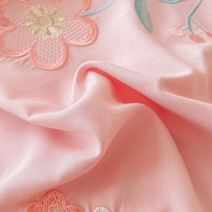 91家纺网 家纺一手货源 找家纺 富盛 2024新款水洗亲肤棉刺绣四件套公主风四件套 幸运花—豆沙