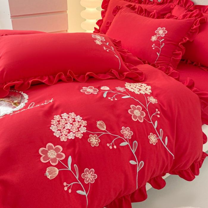 91家纺网 家纺一手货源 找家纺 富盛 2024新款水洗亲肤棉刺绣四件套公主风四件套 幸运花—大红