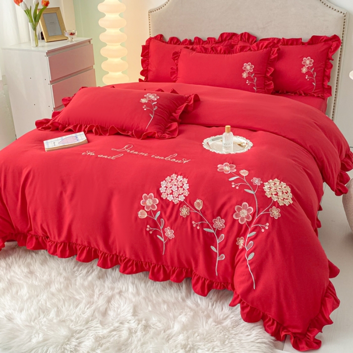 91家纺网 家纺一手货源 找家纺 富盛 2024新款水洗亲肤棉刺绣四件套公主风四件套 幸运花—大红