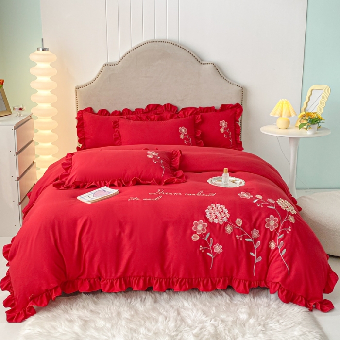 91家纺网 家纺一手货源 找家纺 富盛 2024新款水洗亲肤棉刺绣四件套公主风四件套 幸运花—大红