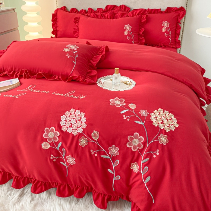 91家纺网 家纺一手货源 找家纺 富盛 2024新款水洗亲肤棉刺绣四件套公主风四件套 幸运花—大红